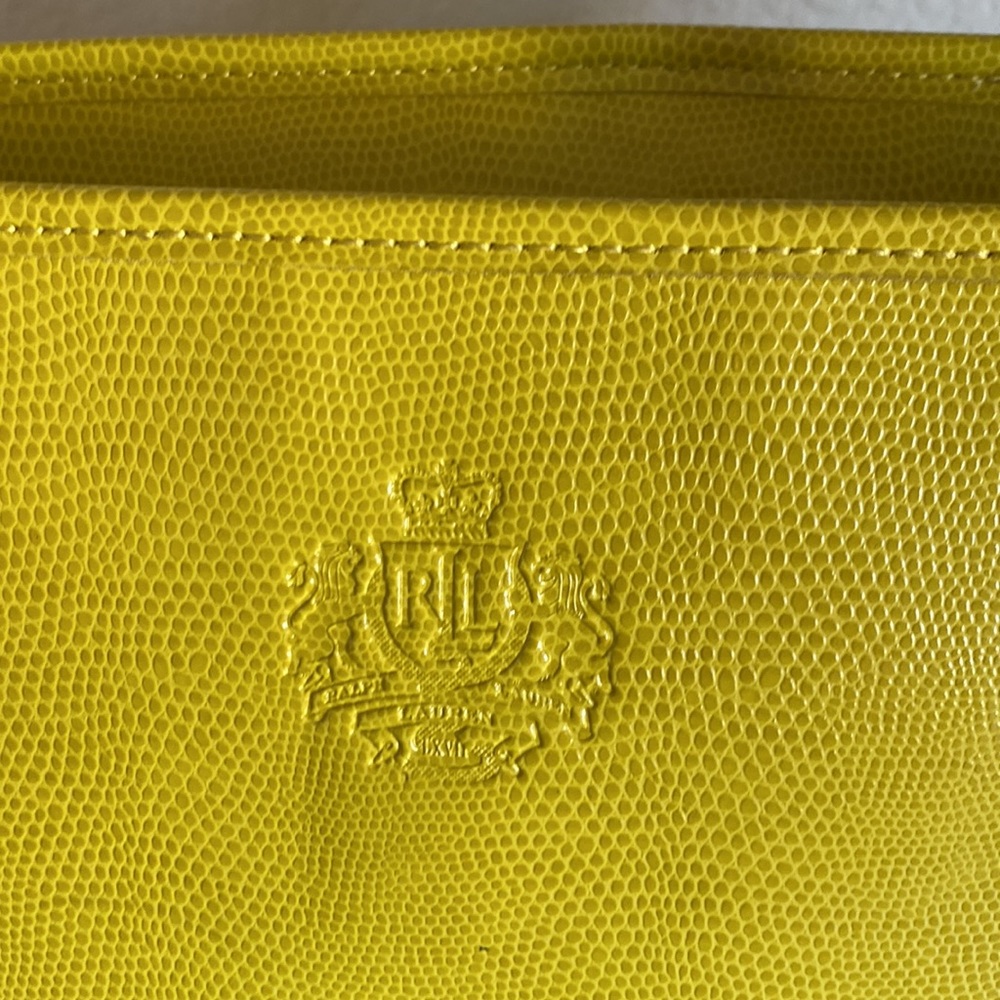 Ralph Lauren midsize bag in great condition. Slightly used by me.